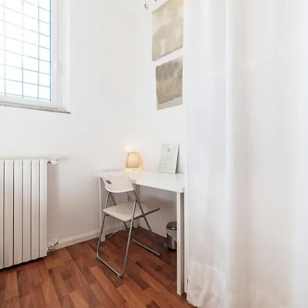 Interno 8 Rome