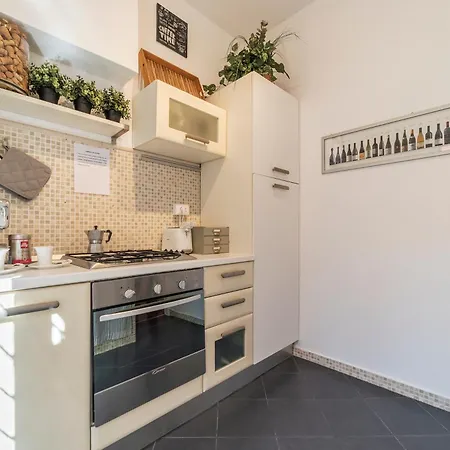Interno 8 * Rom